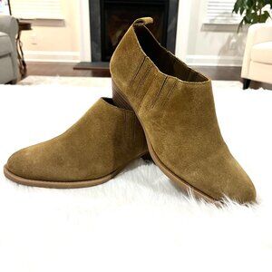 Nine West Kimmero suede bootie sz 8M